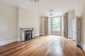 2 bedroom flat to rent in The Barons, St Margarets TW1