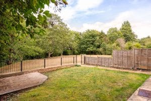 2 bed apartment to rent in Manor Road, Twickenham TW2