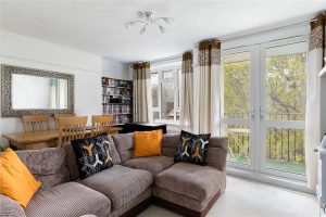 2 bedroom flat to rent in Whitnell Way, Putney SW15
