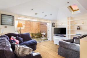 2 bedroom flat to rent in Bramfield Road, Clapham SW11